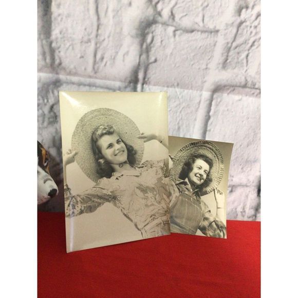 Vintage Original Found Photos “Hat Girls” B&W Snapshot Photos Photography 1950’s - Picture 9 of 10